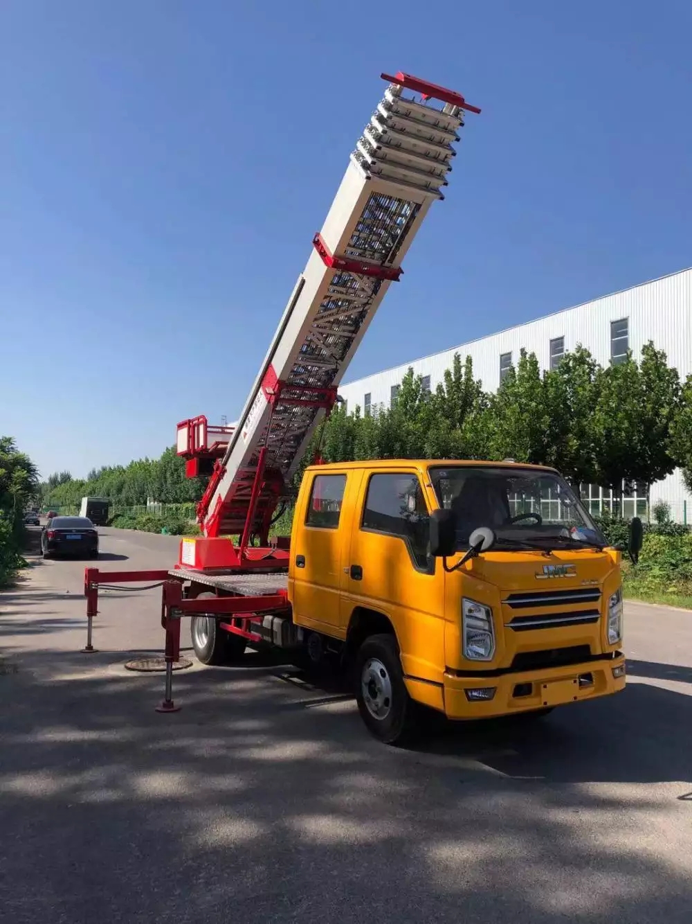 加乐镇附近的云梯车出租服务：轻松解决高空作业需求