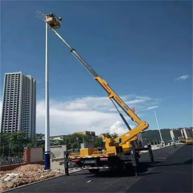 加乐镇维修路灯的曲臂升降车出租