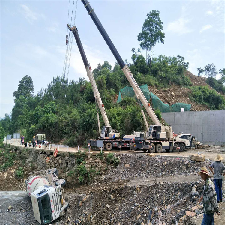 加乐镇汽车掉沟里叫吊车救援要多少钱